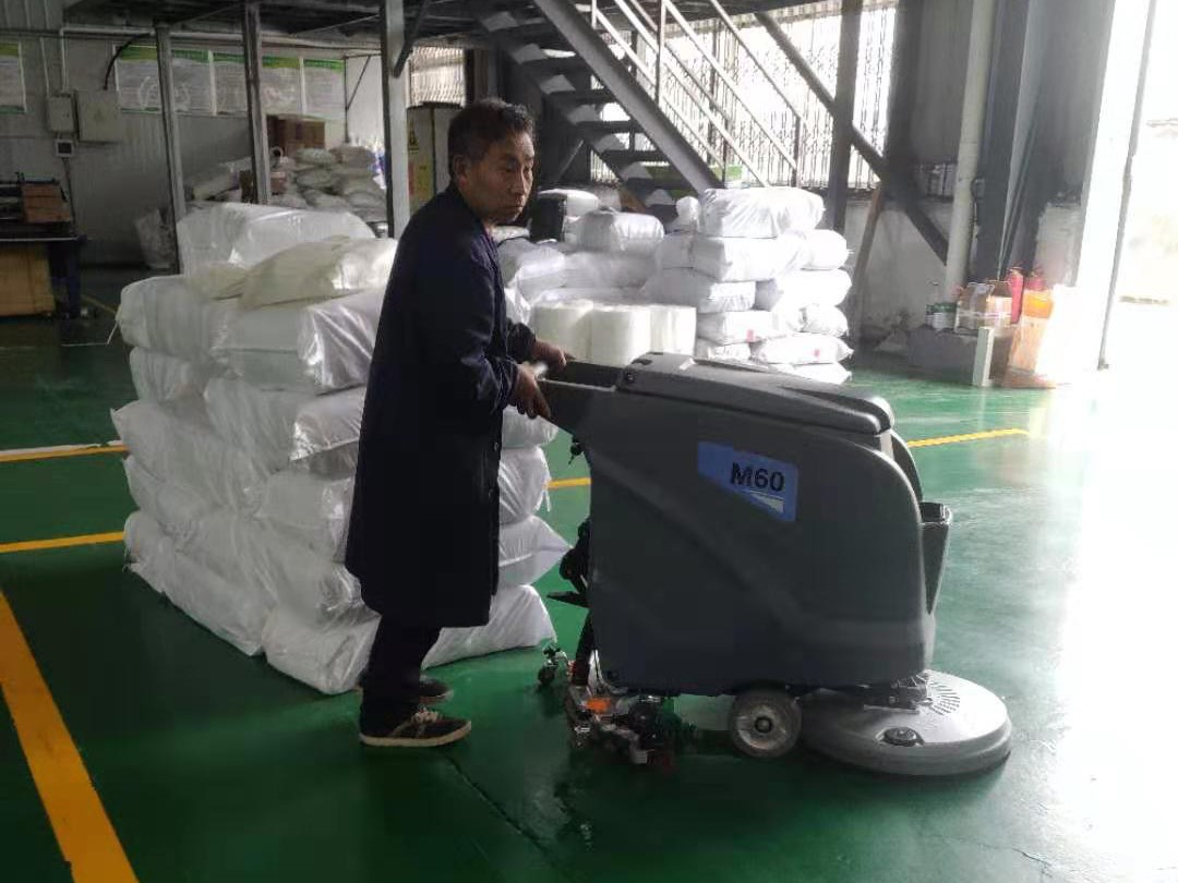 車間倉庫清潔用宏雯手推式洗地機